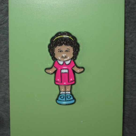 Polly Pocket Brunette Doll Metal Enamel Pin 251035A2 - Picture 5 of 8
